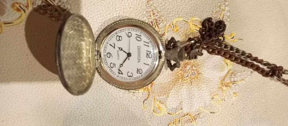 Продаю часы, карманные.