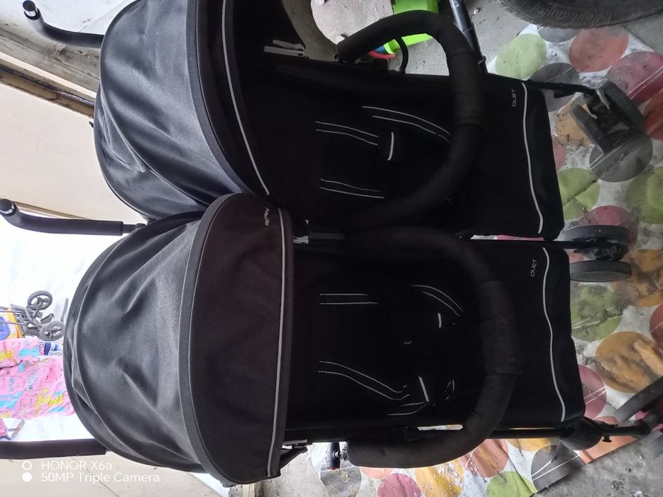 Каляска для двойни