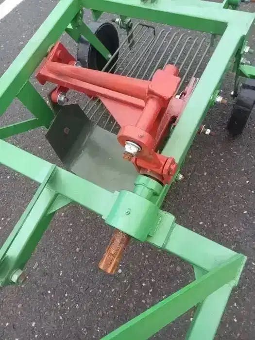 Masina de recoltat cartofi pentru tractor