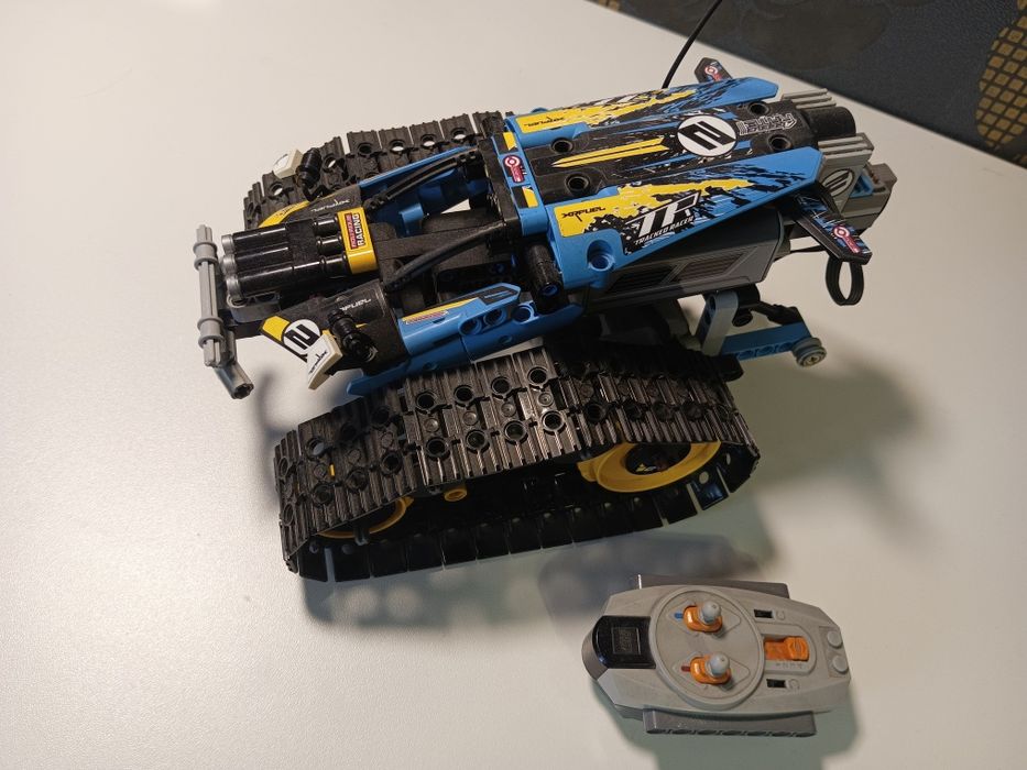 Lego Technic 42095 оригинал