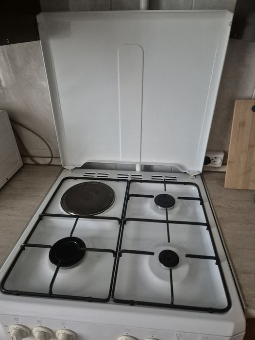 Продам комбинированную плиту BEKO