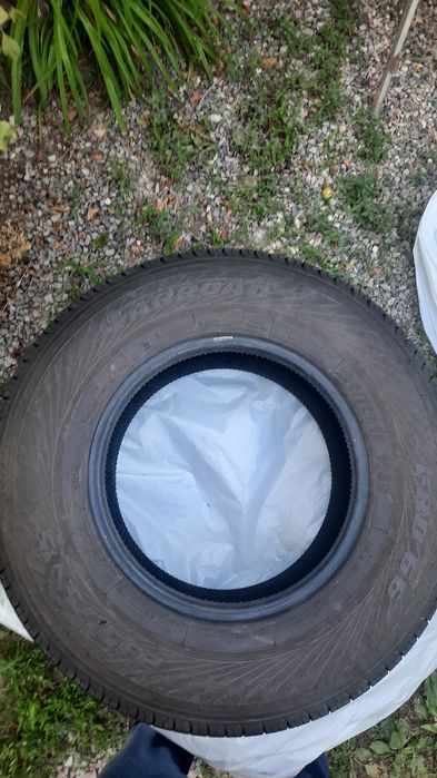 Шины  235/75 R15,4 шт.