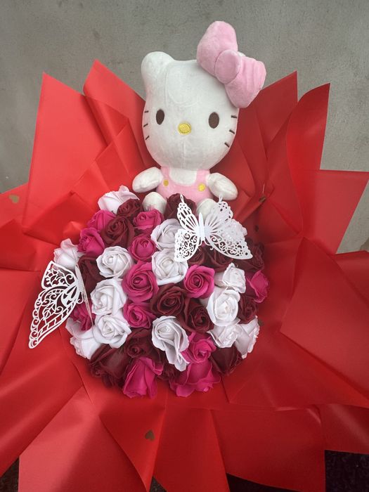 Buchet Hello Kitty 51 trandafiri