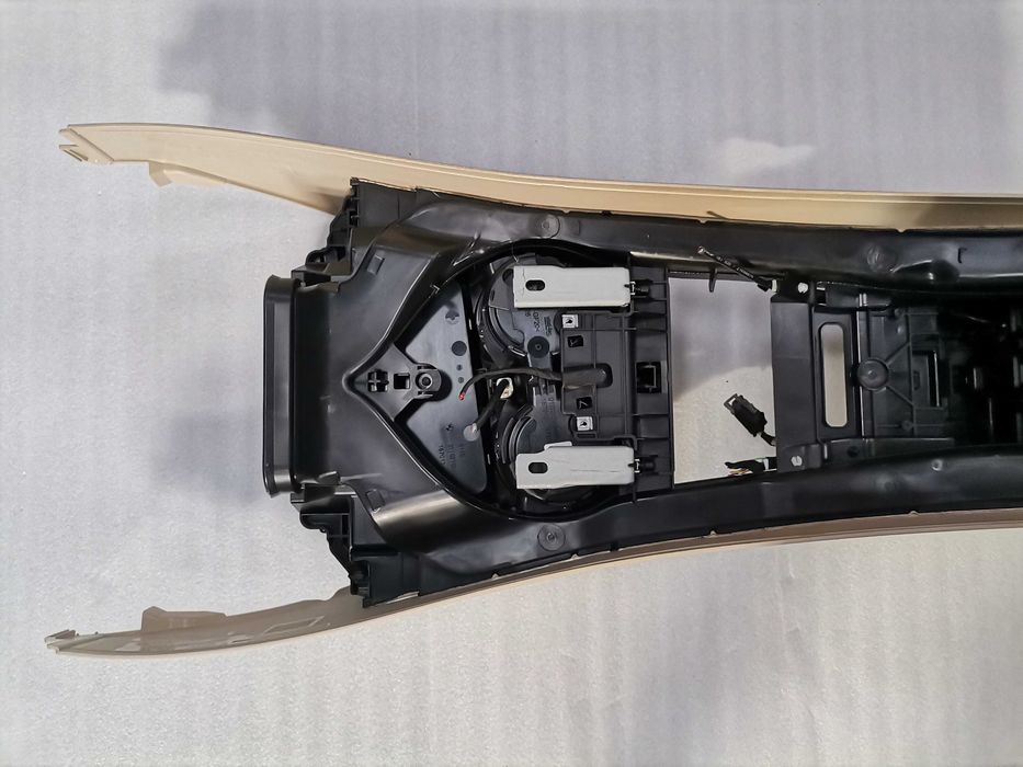 Централна Конзола BMW G20 G21 G22 G23 CANBERRABEIGE - B136