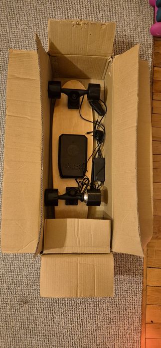 Skateboard Electric Cruiser 74cm Nou