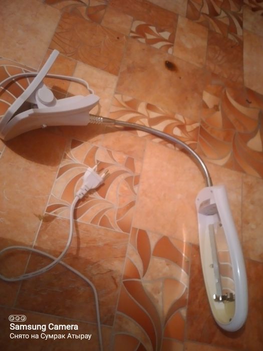 Настольная лампа прицепка