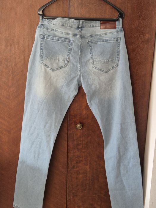 Продавам два броя нови дънки BRUNO BANANI