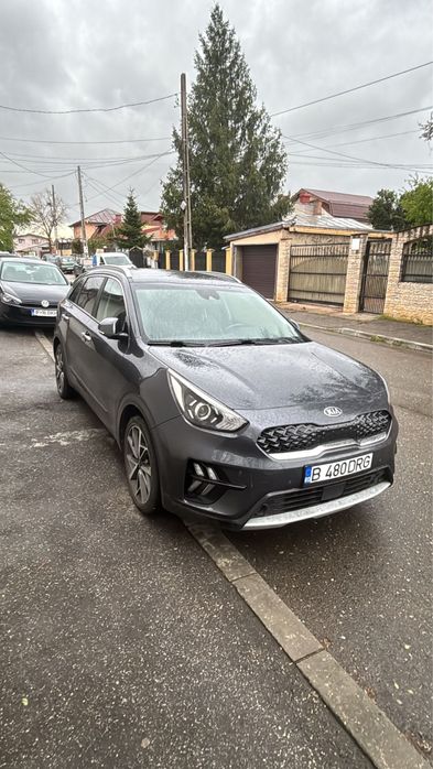 Inchiriez masini hybrid BOLT UBER