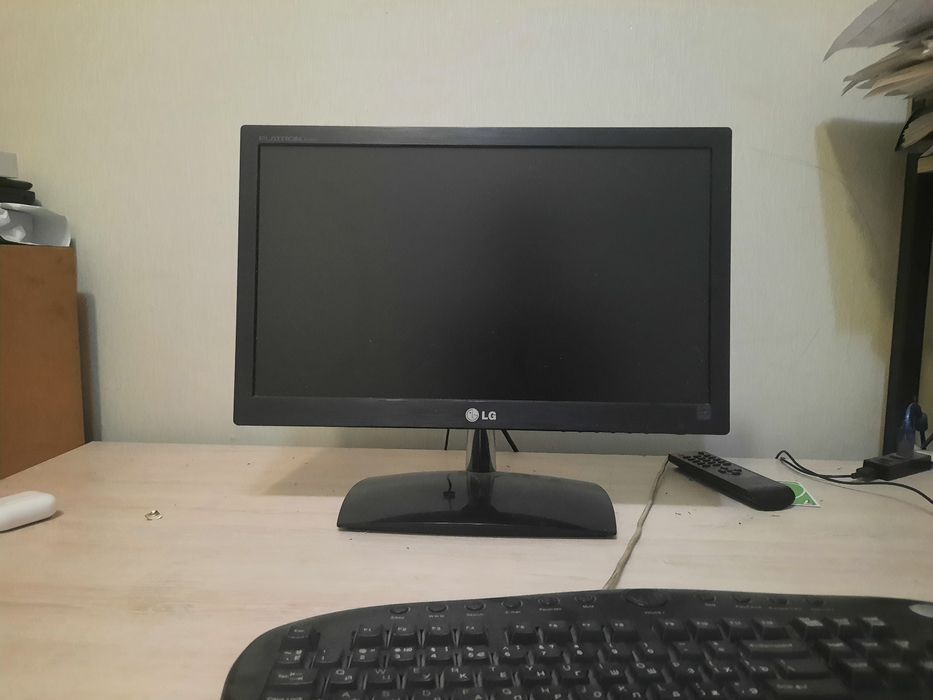 Продаю монитор LG Flatron E1951
