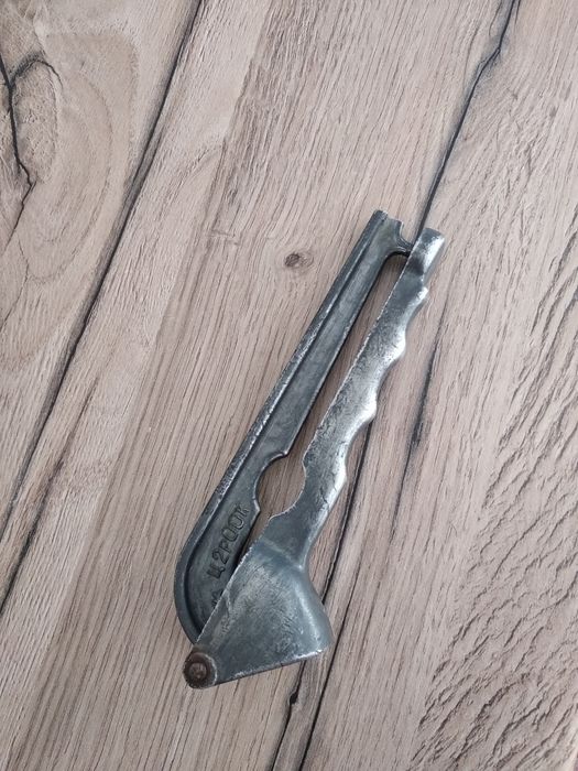 Продам чесноковыжималку