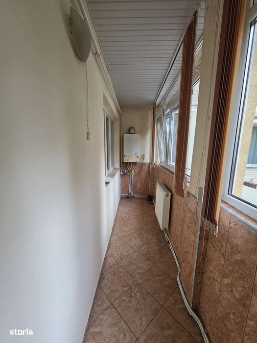 3 camere, decomandat, zona Favorit, parter cu balcon închis termopan