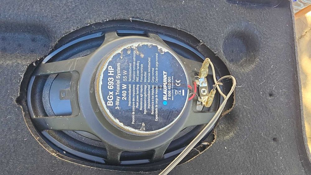 "Продавам комплект автомобилни тонколони Blaupunkt BGx 693 HP 6x9. 55 W RMS, 240 W макс, 4 ома. Работещи,без скъсвания.