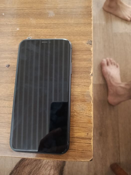 iPhone 11 телефон