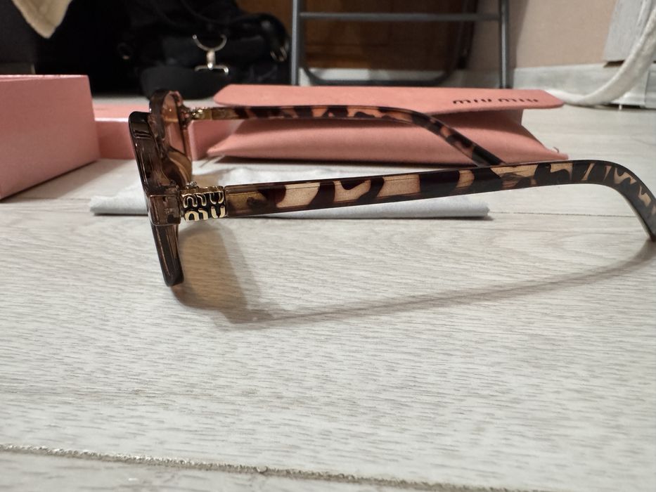 Слънчеви очила на Miu Miu