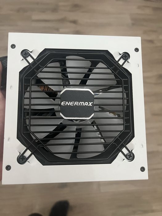 Sursa enermax 850w RGB