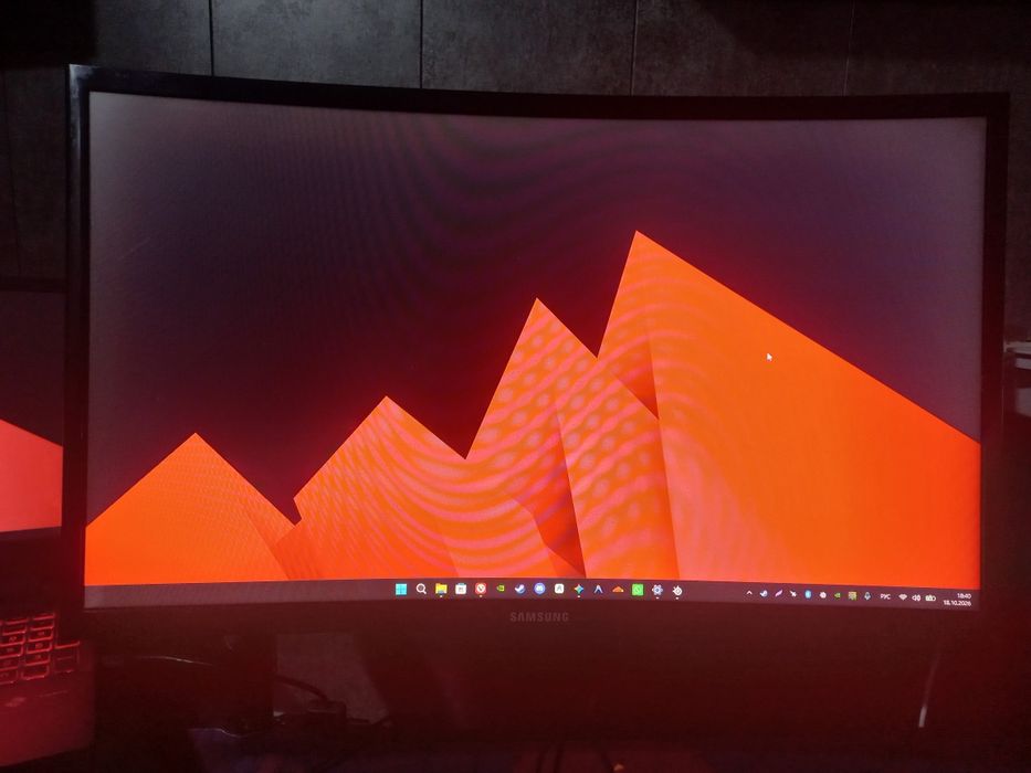 Монитор Samsung C24F396FHI