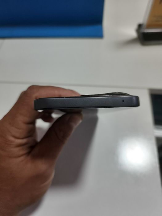 Honor 400 liti 12 g 256 g