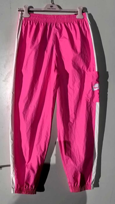 Nike оригинална дамска долница розово електриков цвят М размер