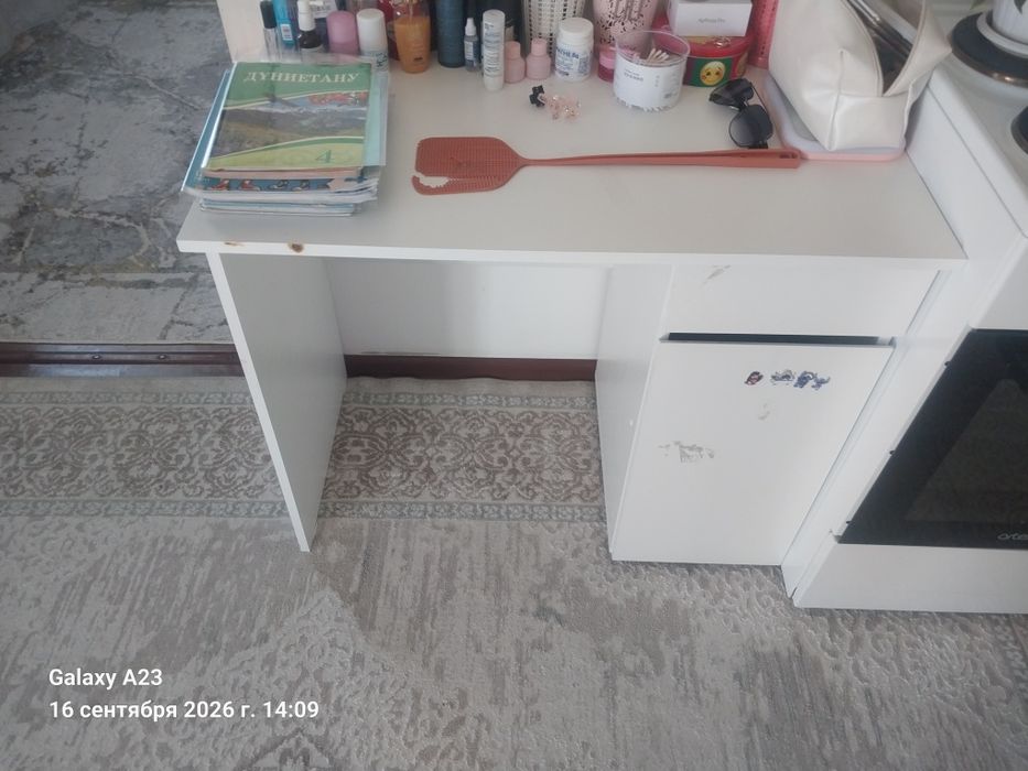 Продам ковры, стол ,кондер, колонка