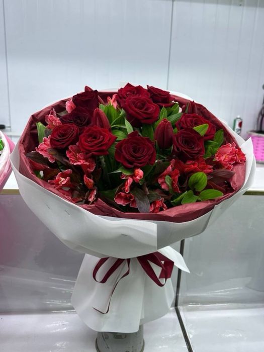 Atirgul roza jivoy buket gullar tashkent