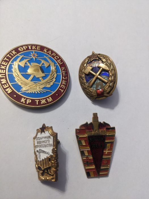 Продам значки флаги стран совремнные