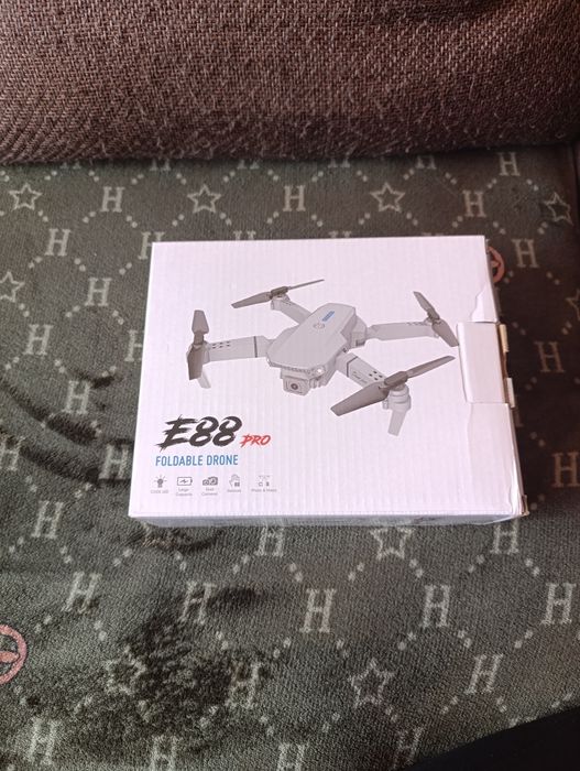 Дронн E88 pro fordable drone