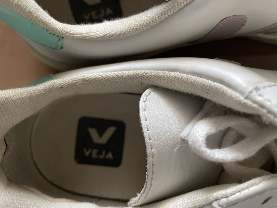 Adidasi  noi Veja
