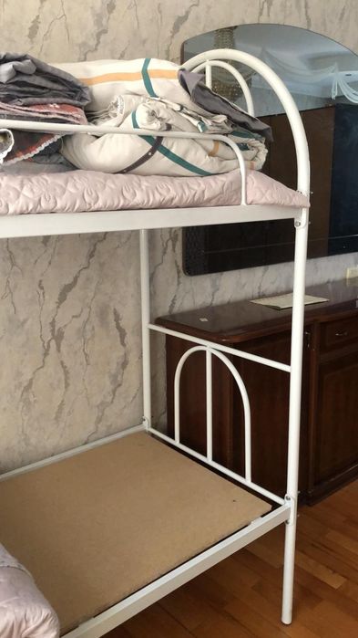 Кровать в хорошем состоянии