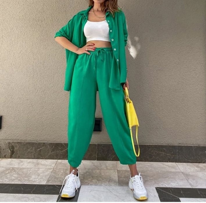 Livvrare GRATUITA  80ei costum 2 piese S,M,L cul