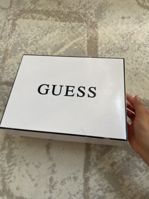 Срочны продам Guess кросовки оригинал размер не подошло