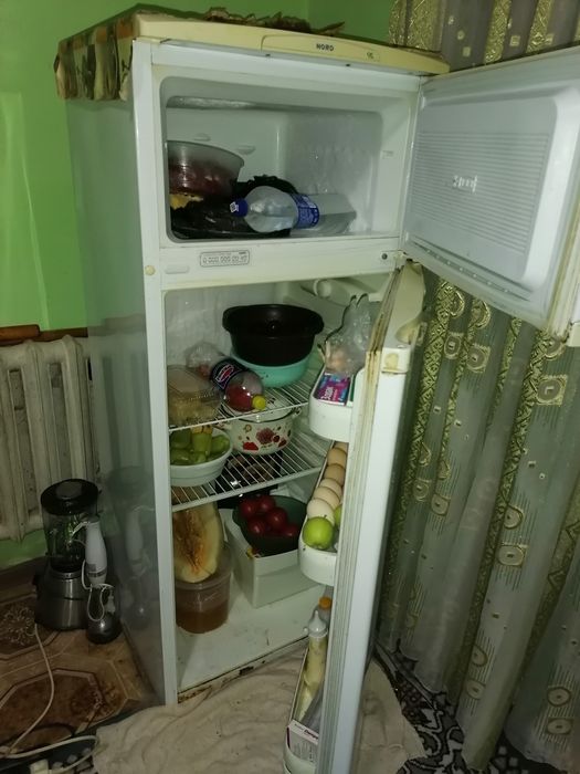 Холодильник сотилади