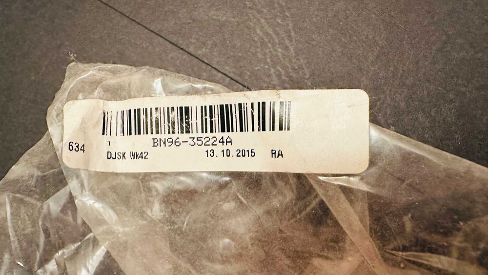 чисто нова в найлон стойка за телевизор Samsung, неразпечатвана