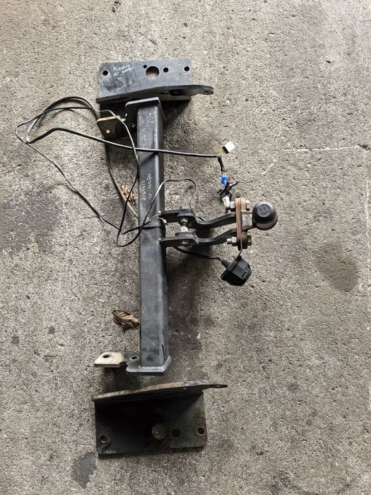 Теглич за Toyota Avensis T27