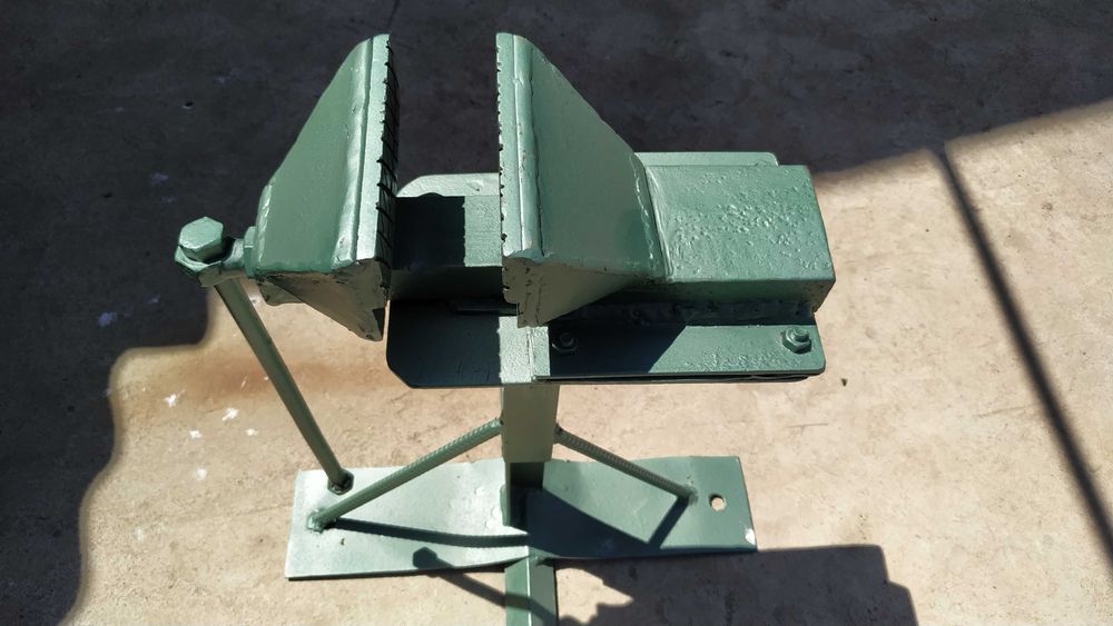 Тиски слесарные новые