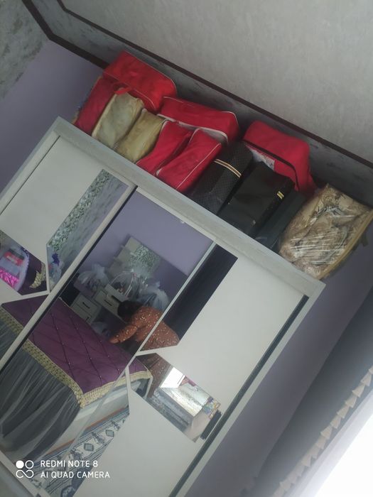 Divan shikaf oynasi pardalari pakrivali bilan sotiladi