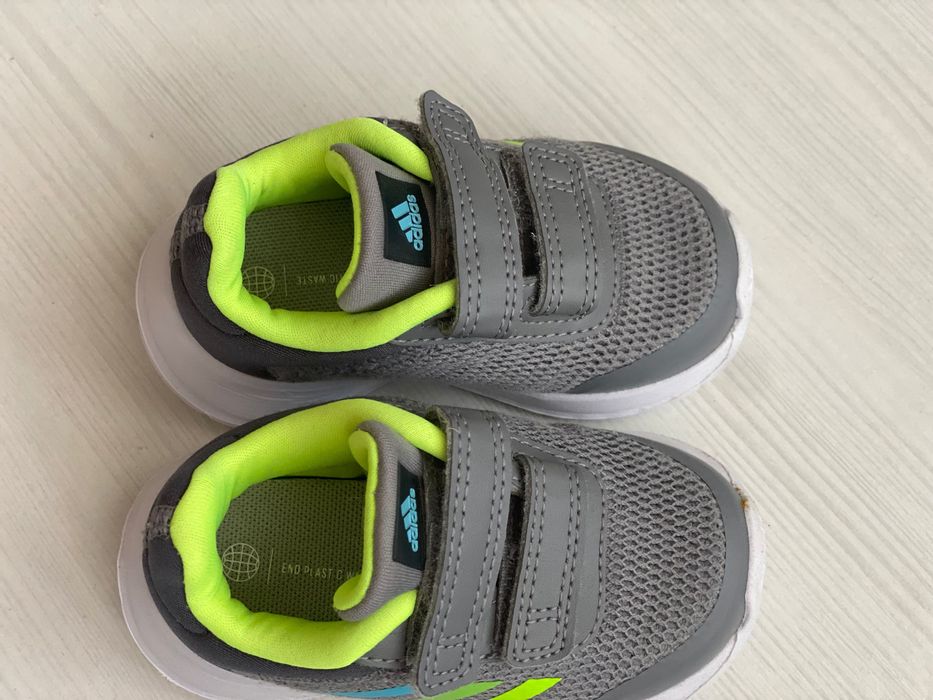 Маратонки адидас 20 номер