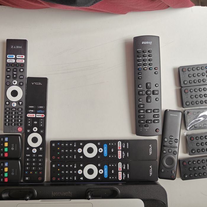 Telecomenzi TV, diverse sortimente.