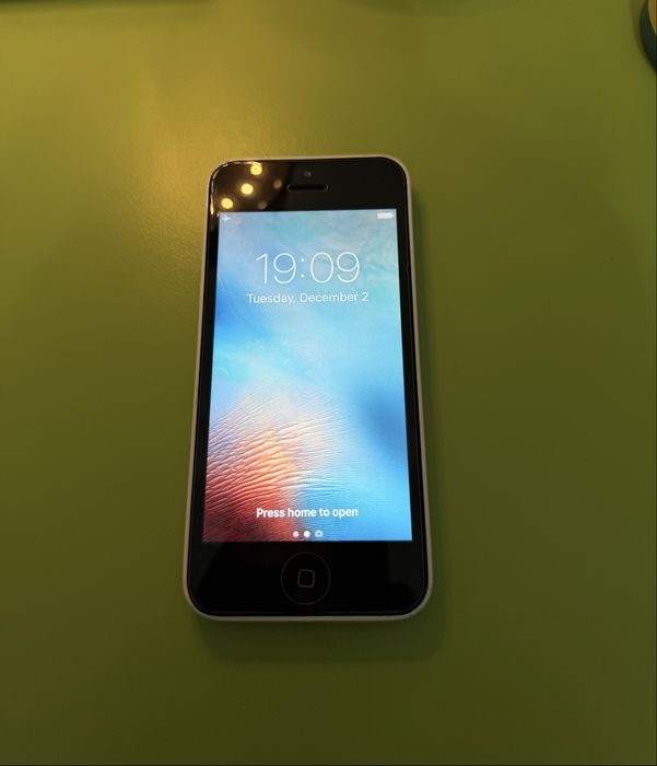 iPhone 5c пълен комплект.Първи собственик.