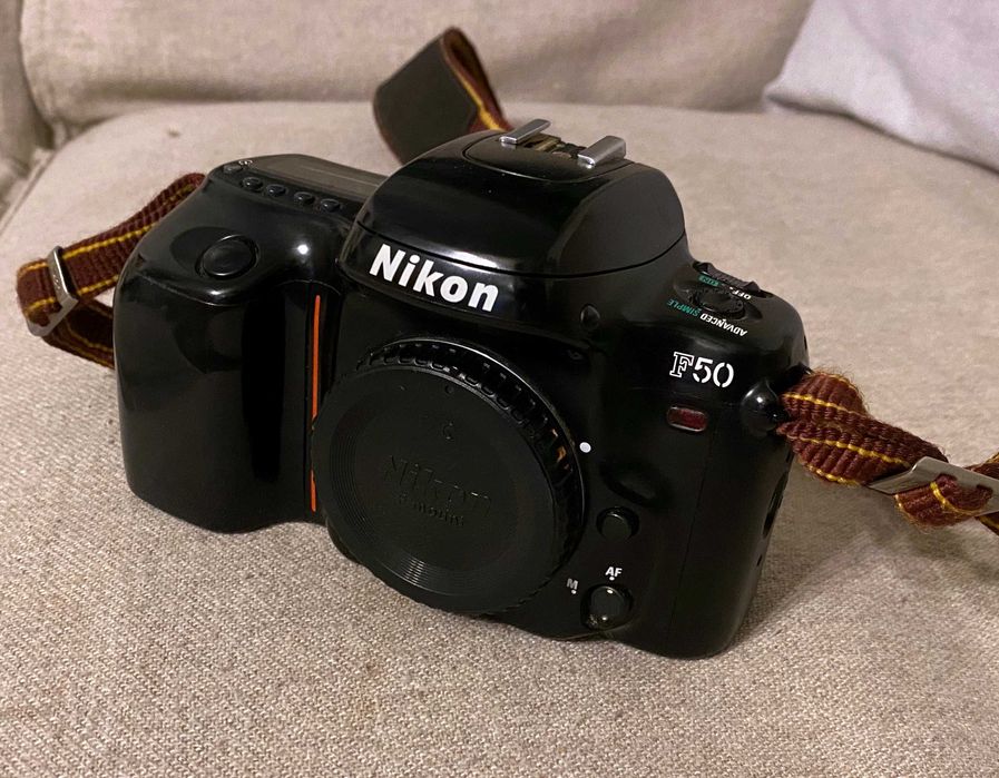 Aparat foto film SLR Nikon F50 film 35 mm - corp body colectie