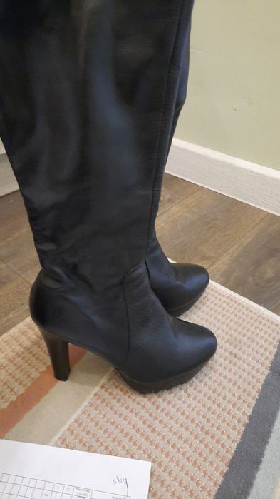 Продаются кожаные сапоги на платформе