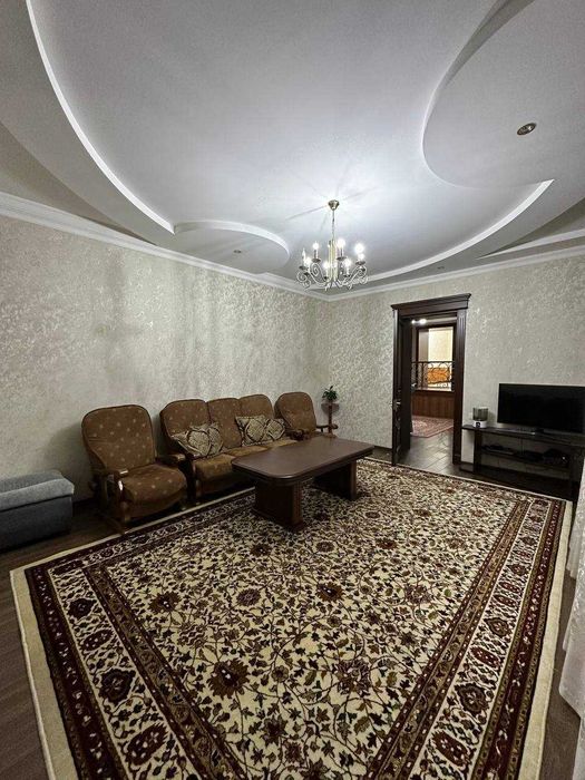 -Район: Мирзо-Улугбекский -Улица: Амир Темур  6.1 сотки 348  кв.м.