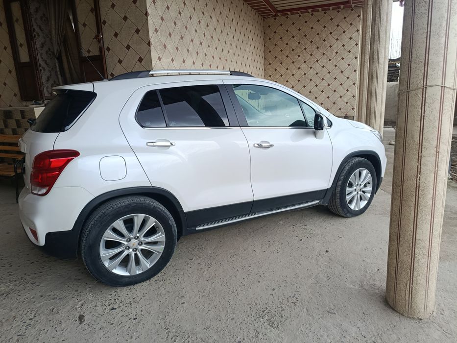 Avtomobil treker 1...