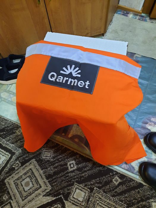 Каски, ботинки, жилетка