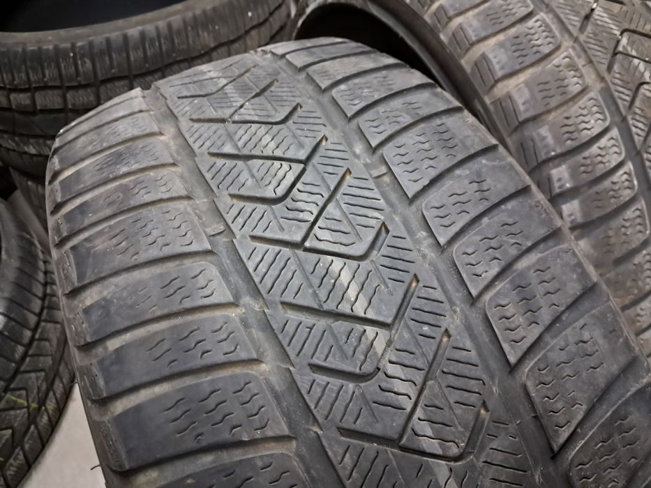 Anvelope second iarna 235 35 R20 Pirelli