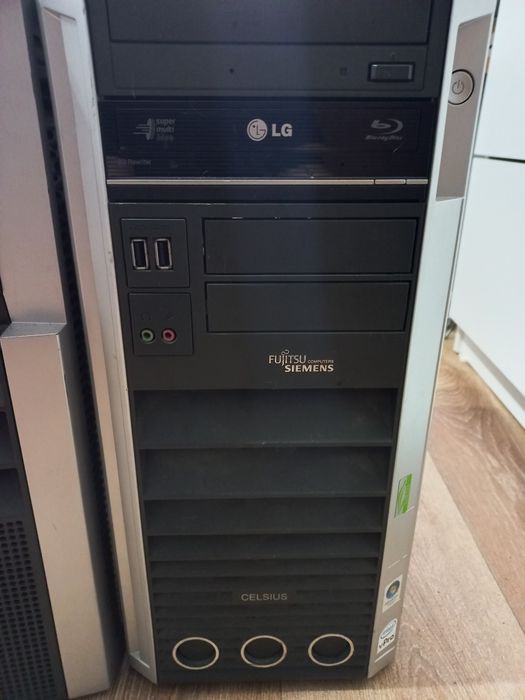 Server Fujitsu Primergy TX200S4 si Celsius W360