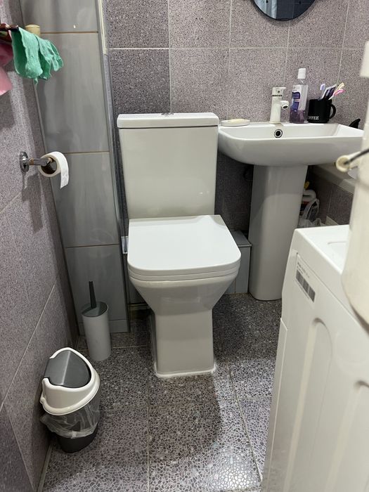 унитазы, раковины, со склада (установка есть)