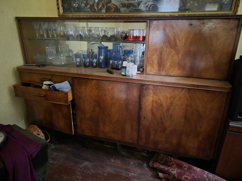 Стар салонен бюфет