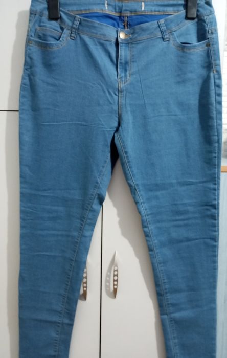 Blugi de damă subțiri, mărimea 40-42