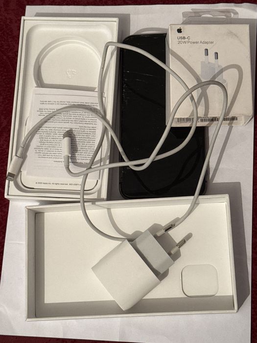 Iphone 11, 128 гб, зарядка, коробка есть