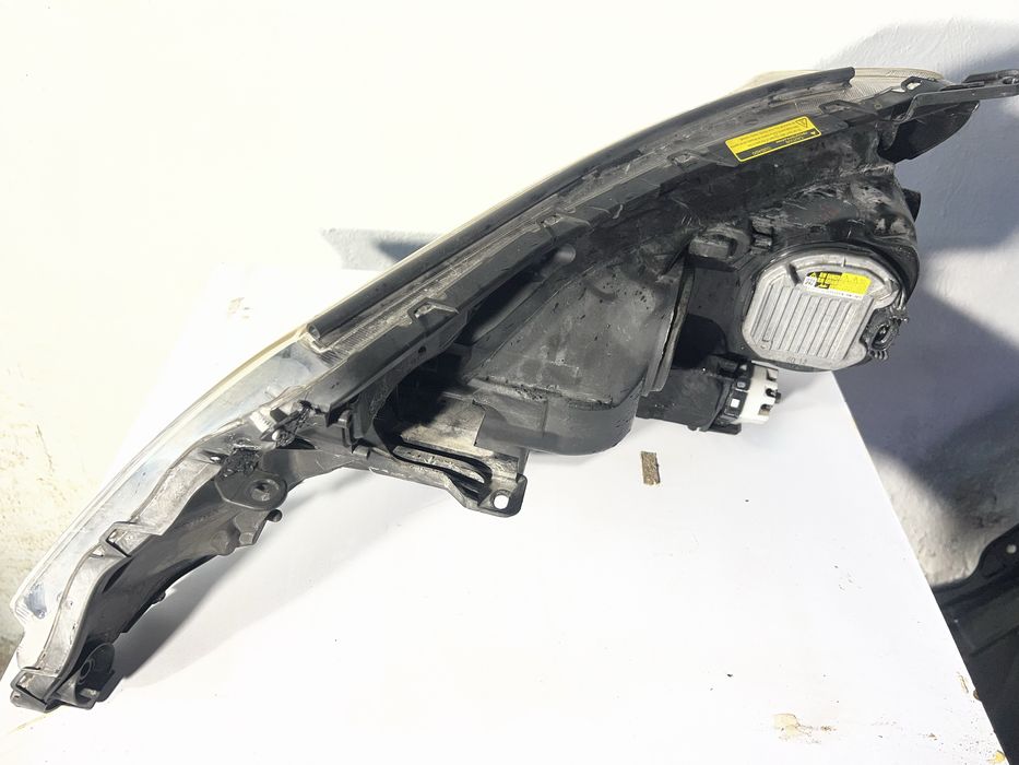 десен фар Тойота Рав 4  2014 година